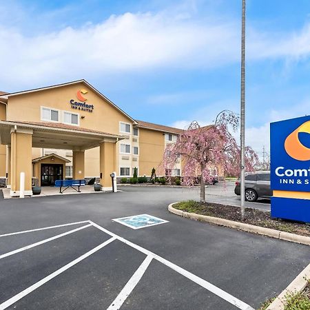 Comfort Inn & Suites Fairborn Near Wright Patterson Afb Exterior photo