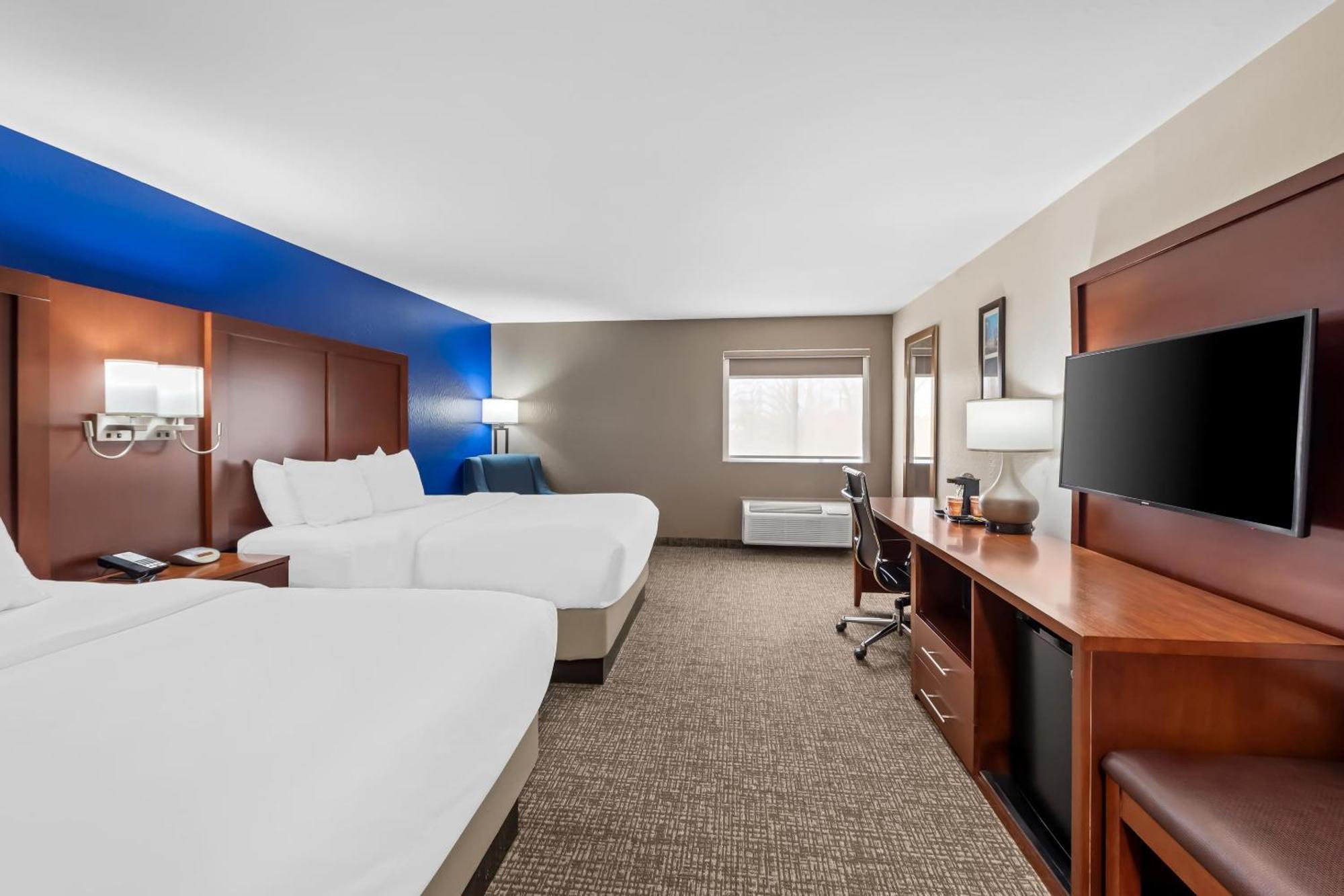 Comfort Inn & Suites Fairborn Near Wright Patterson Afb Exterior photo